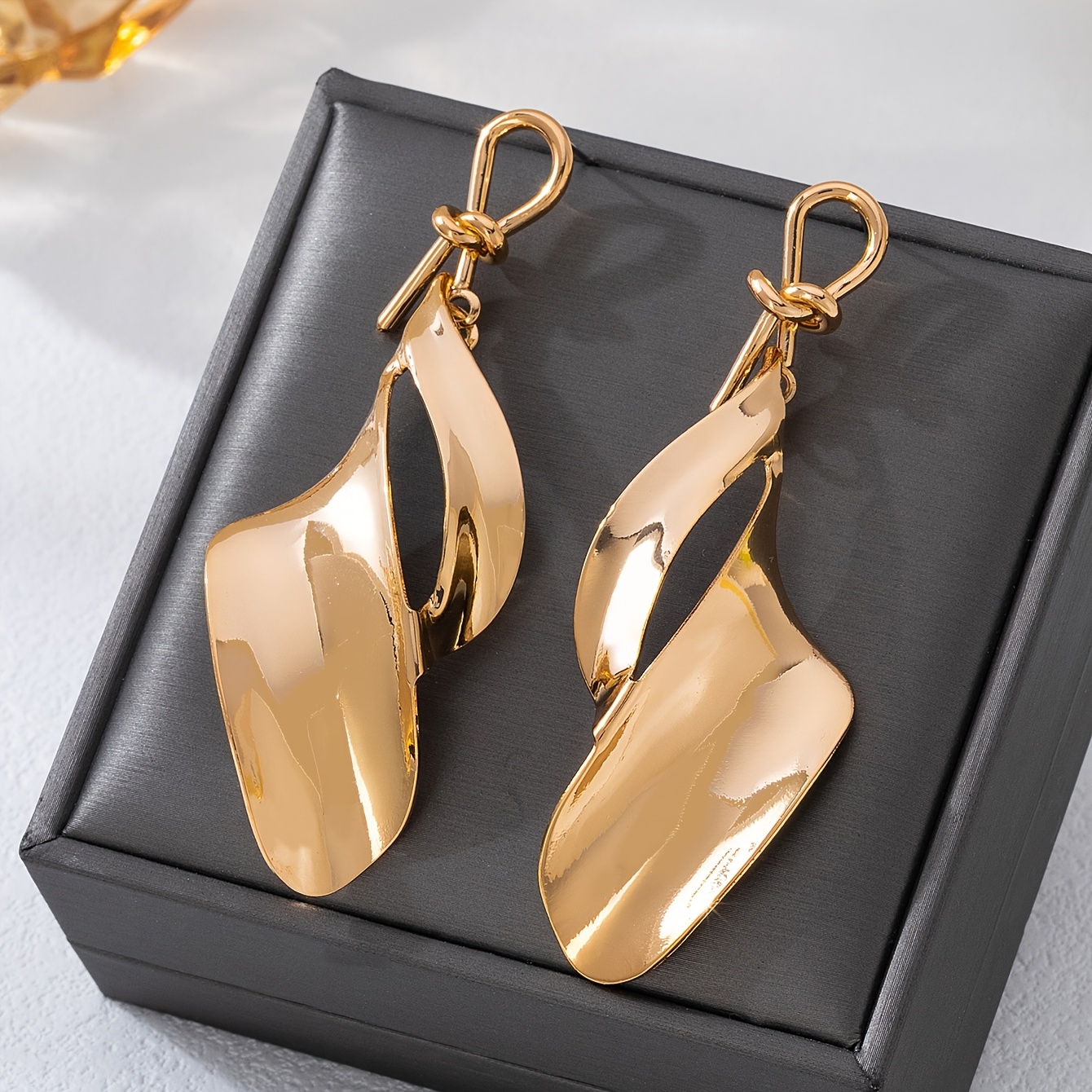 2pcs Abstract Twisted Earrings with Rope Knot Closure, Eye-Catching